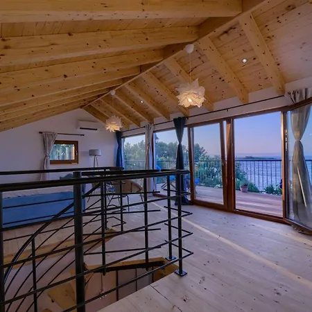 بيت للعطل House Bjankura *