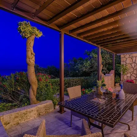 House Bjankura بيت للعطل *