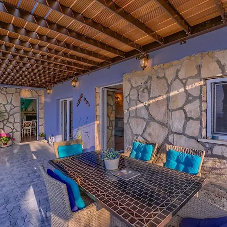 House Bjankura بيت للعطل